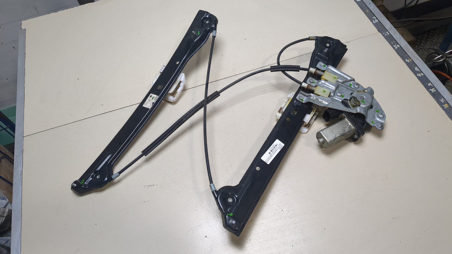 Стеклоподъемник электр. передний правый