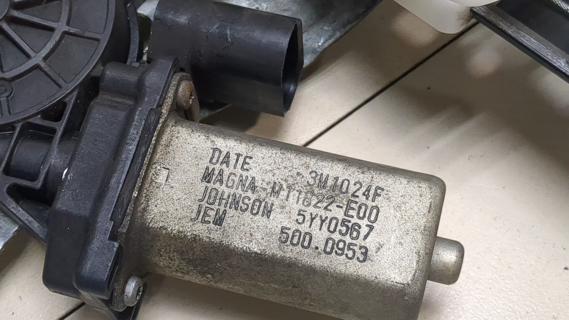 Стеклоподъемник электр. передний правый