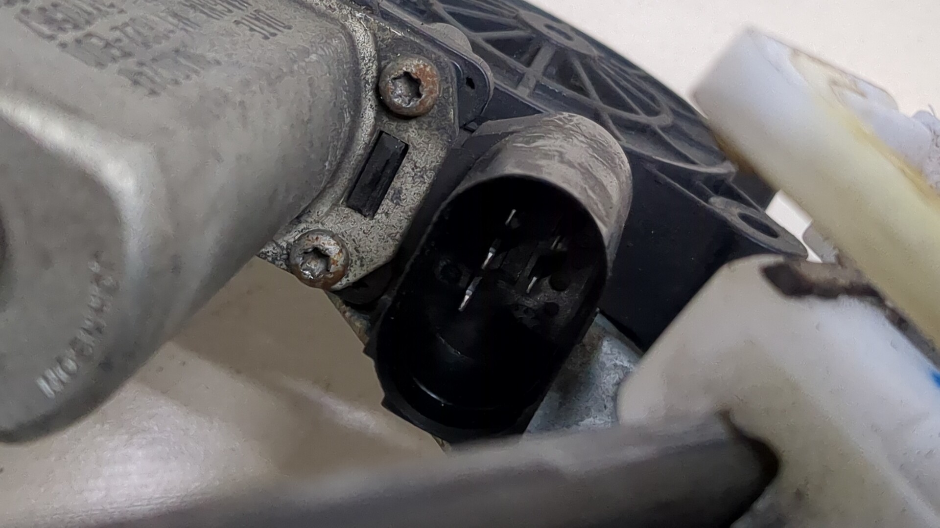 Стеклоподъемник электр. передний правый