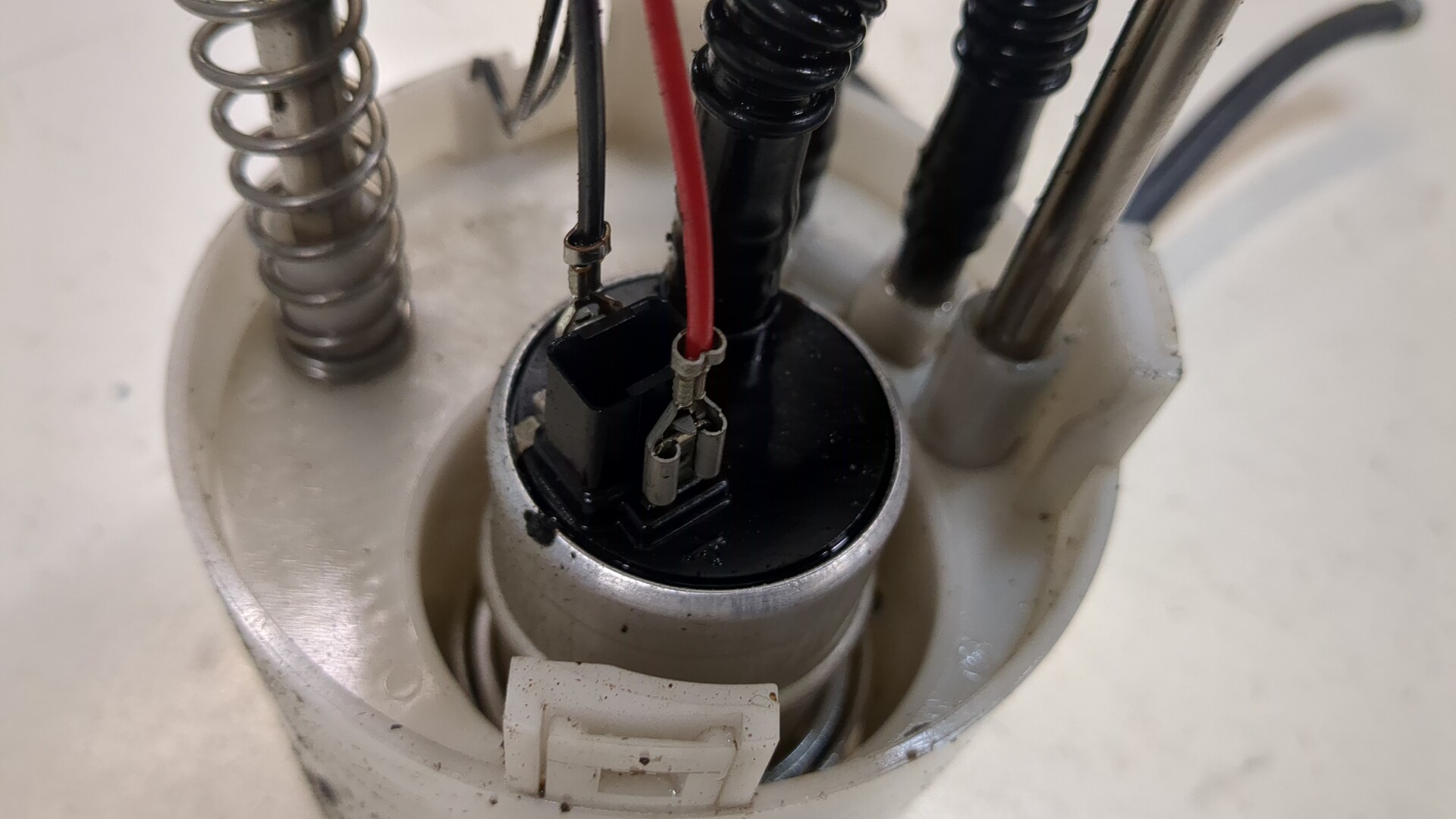 Насос топливный электрический