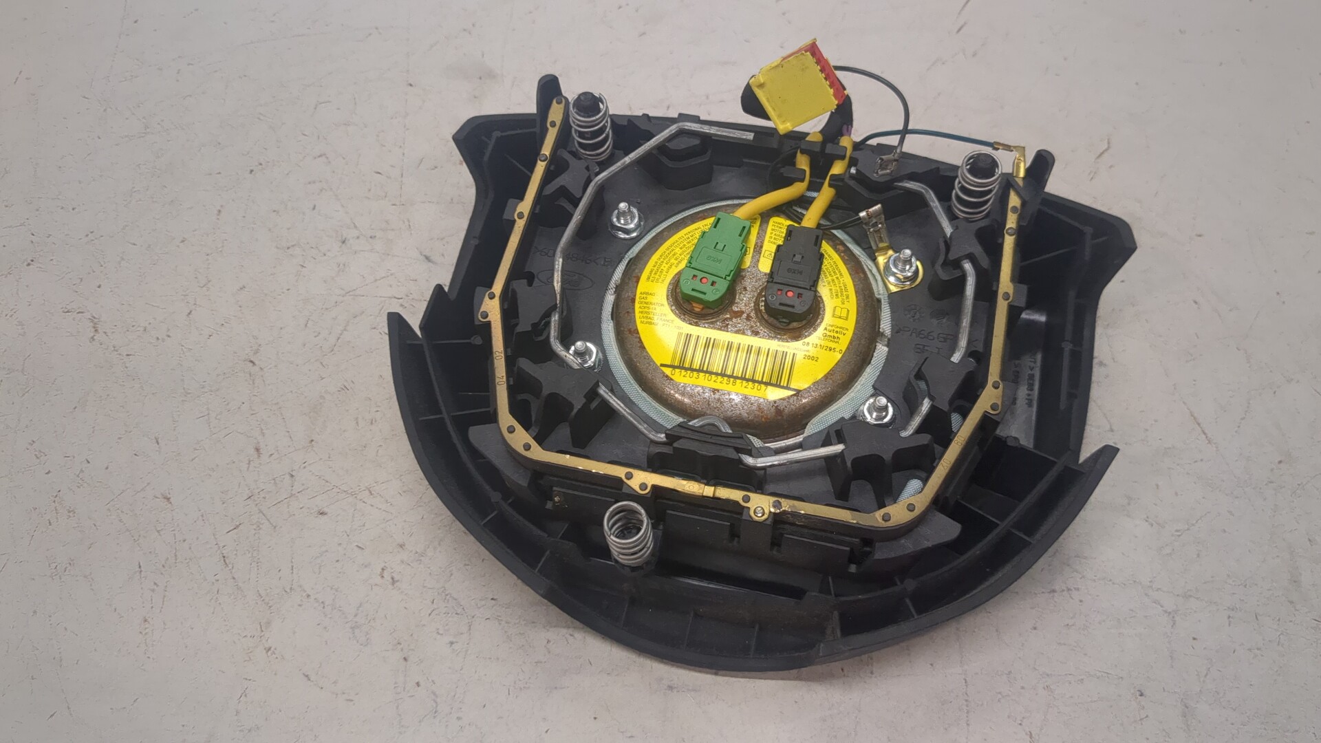 Подушка безопасности в рулевое колесо