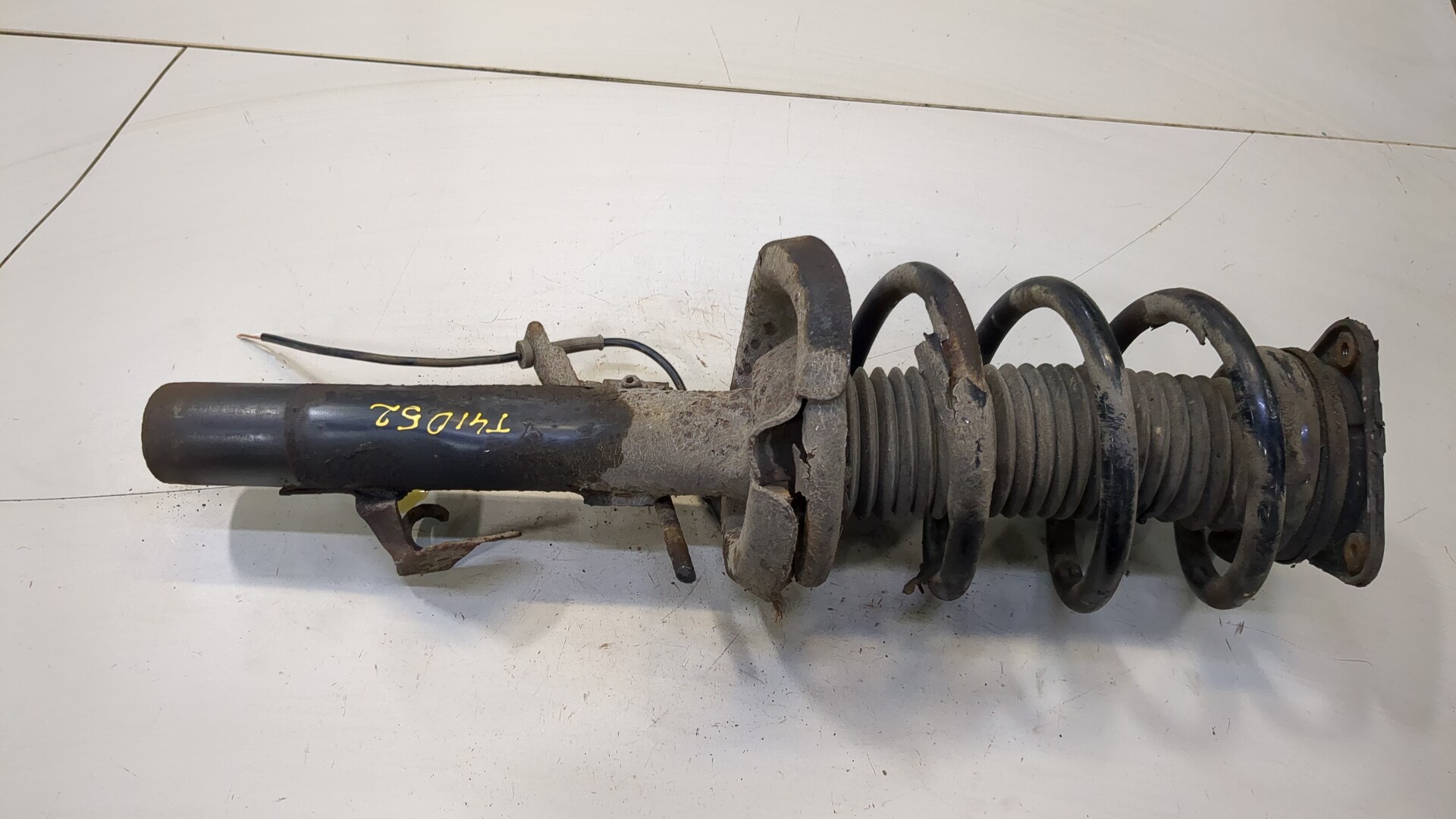 Амортизатор передний правый