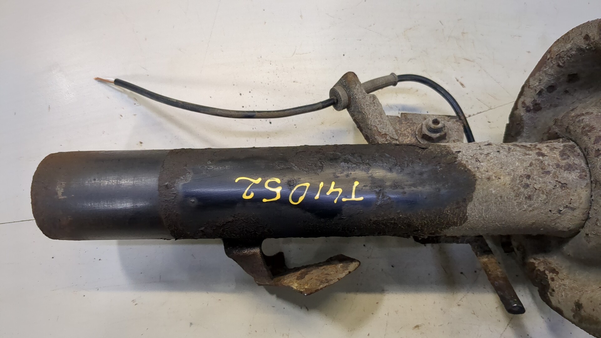 Амортизатор передний правый