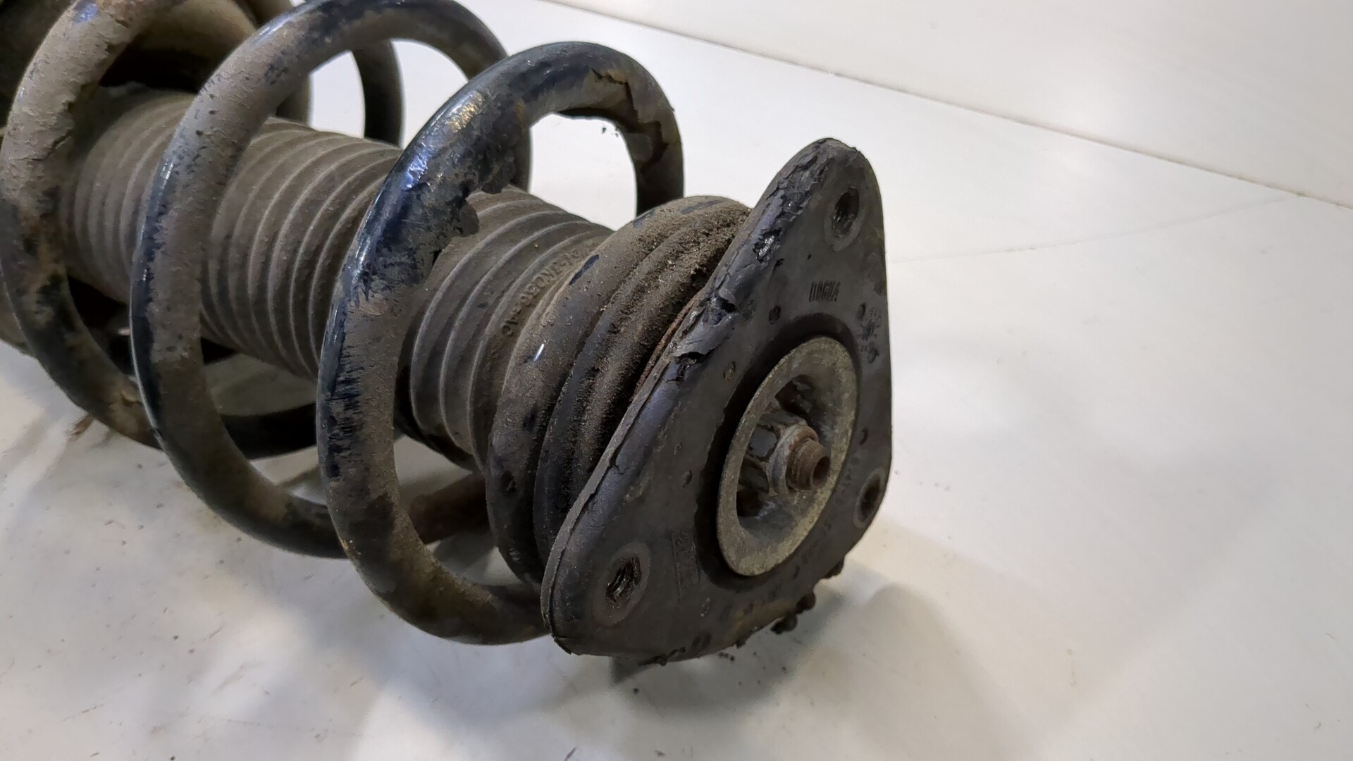 Амортизатор передний правый