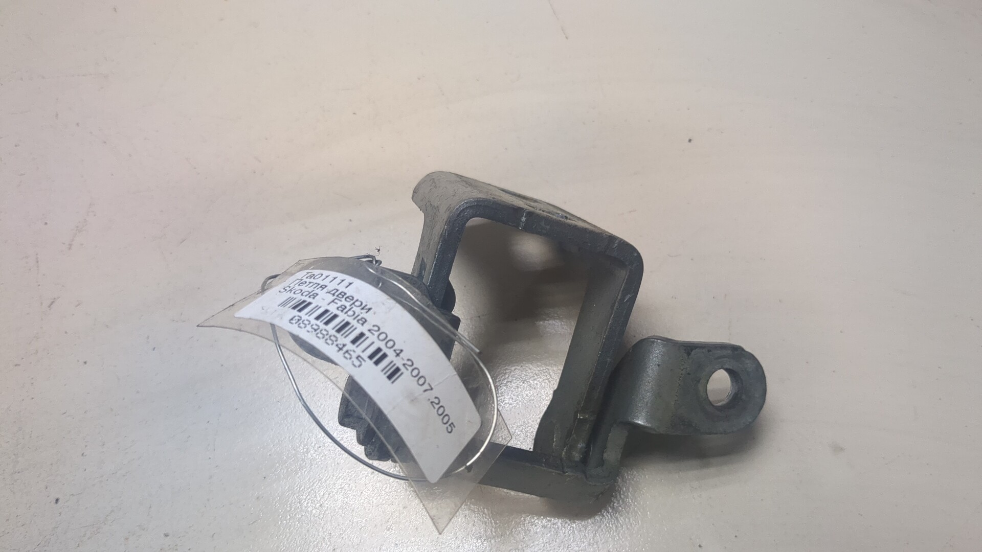 Петля двери