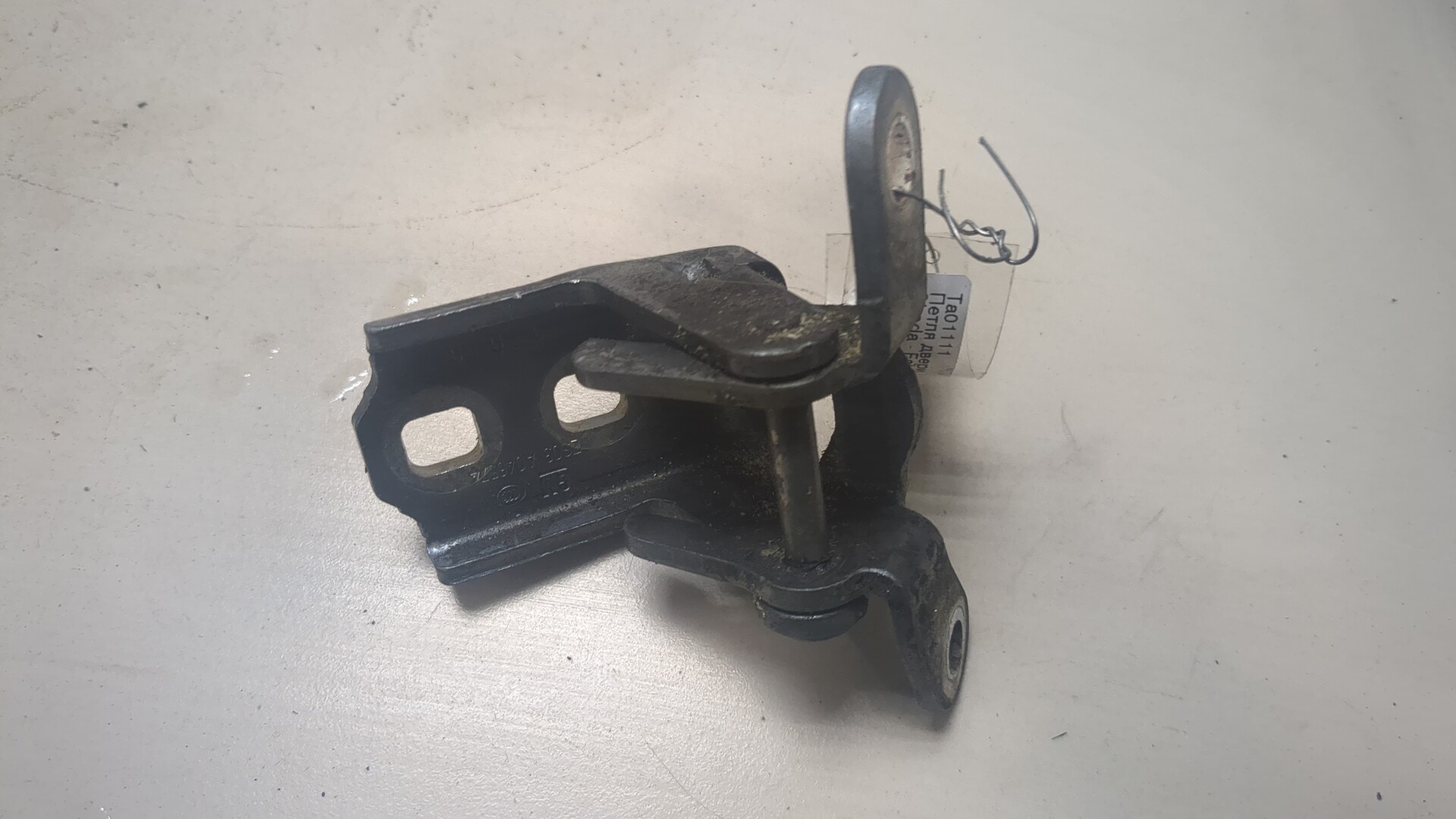 Петля двери