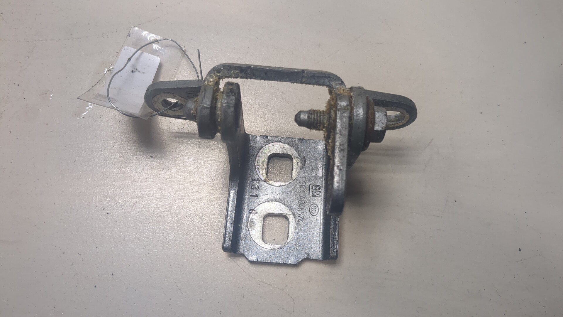 Петля двери