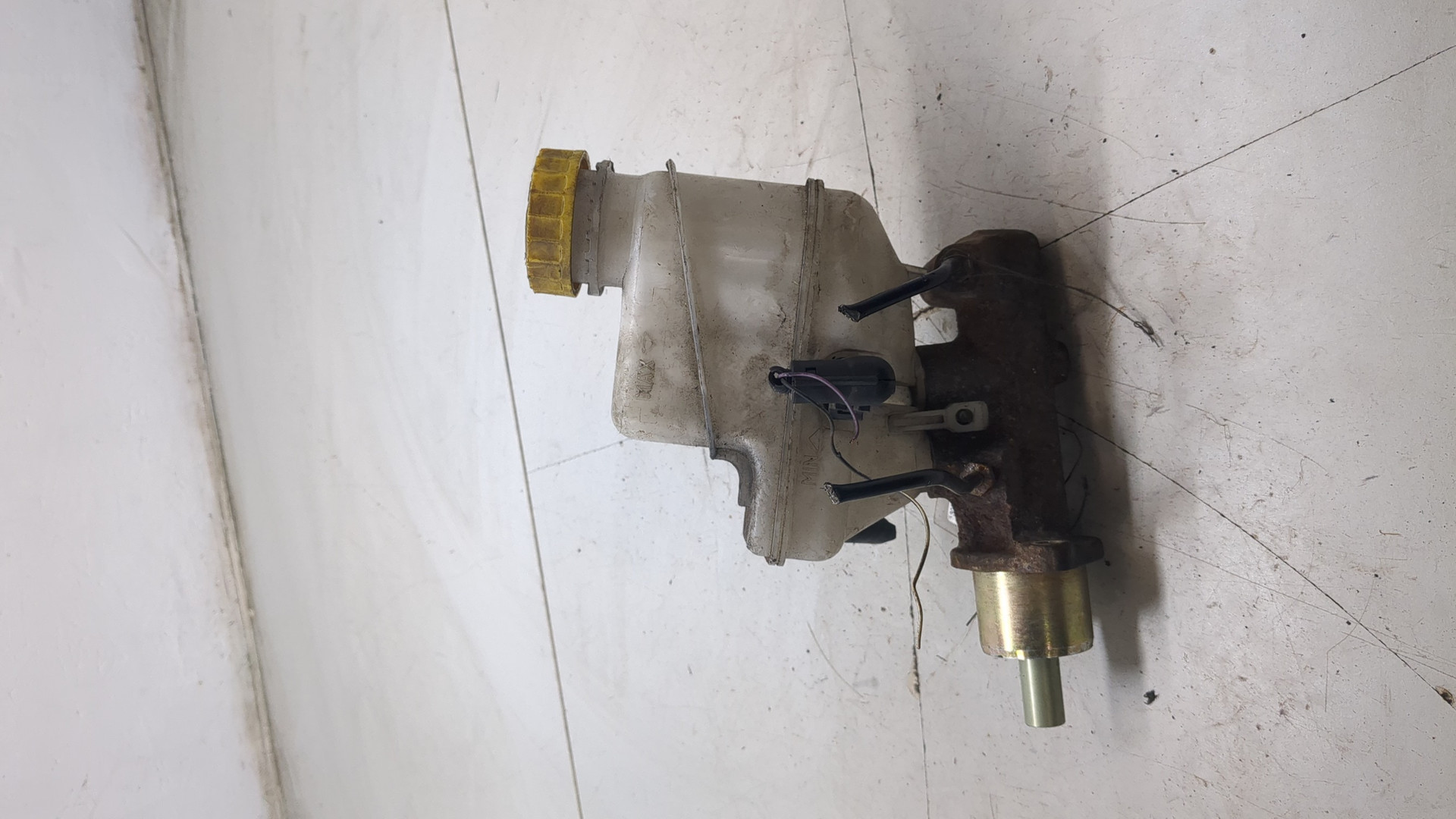 Цилиндр тормозной главный