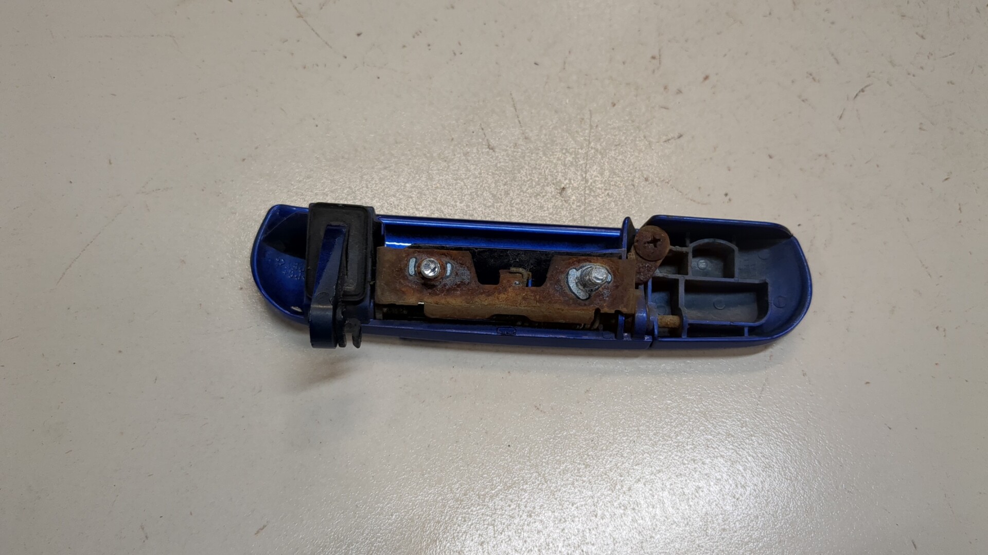 Ручка двери багажника наружная