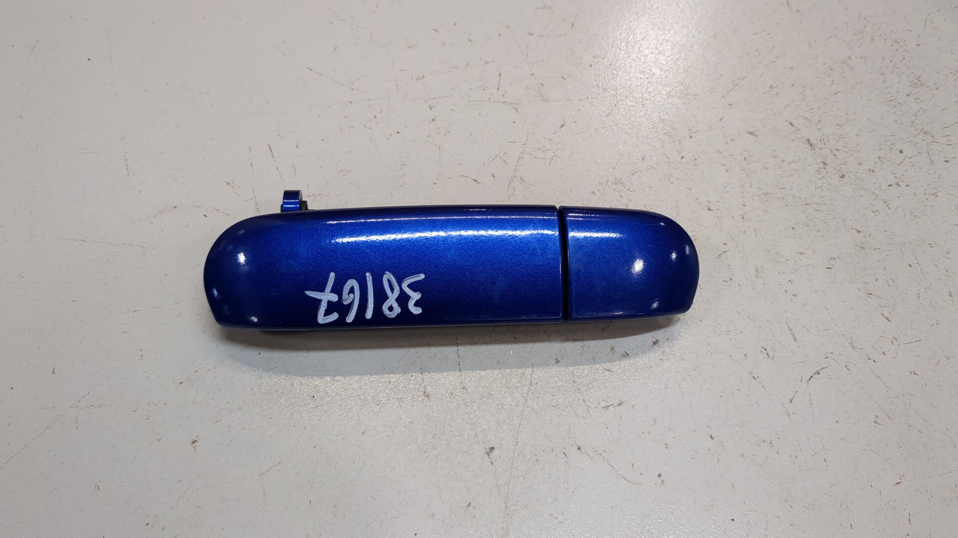 Ручка двери багажника наружная