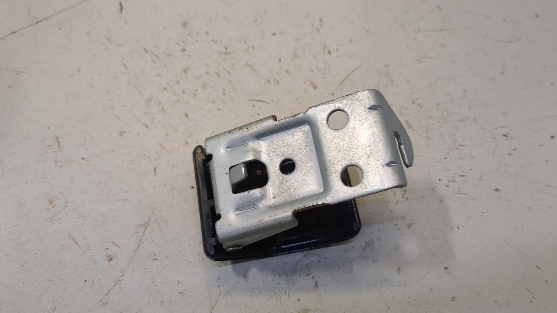 Ручка открывания капота