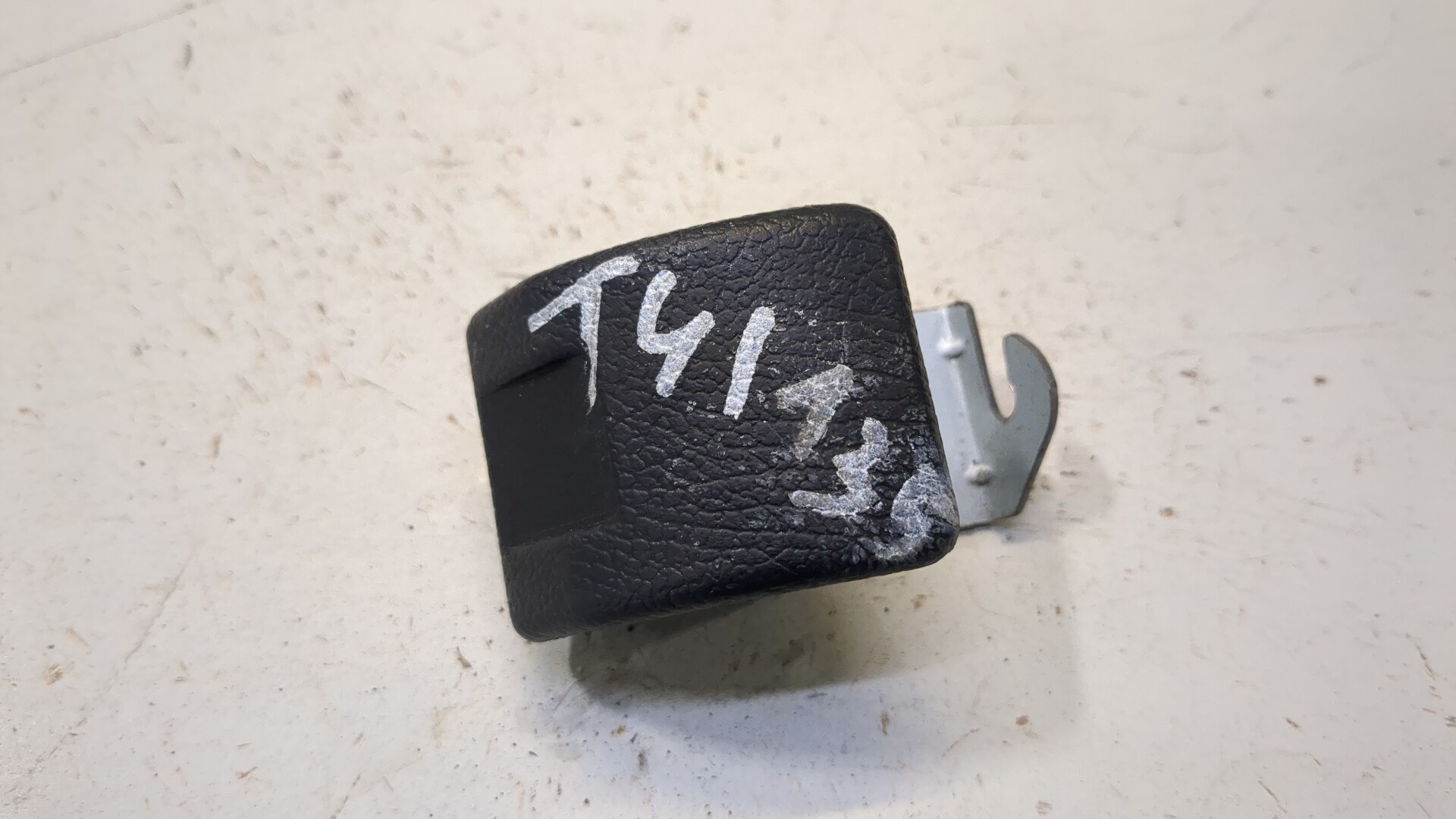 Ручка открывания капота