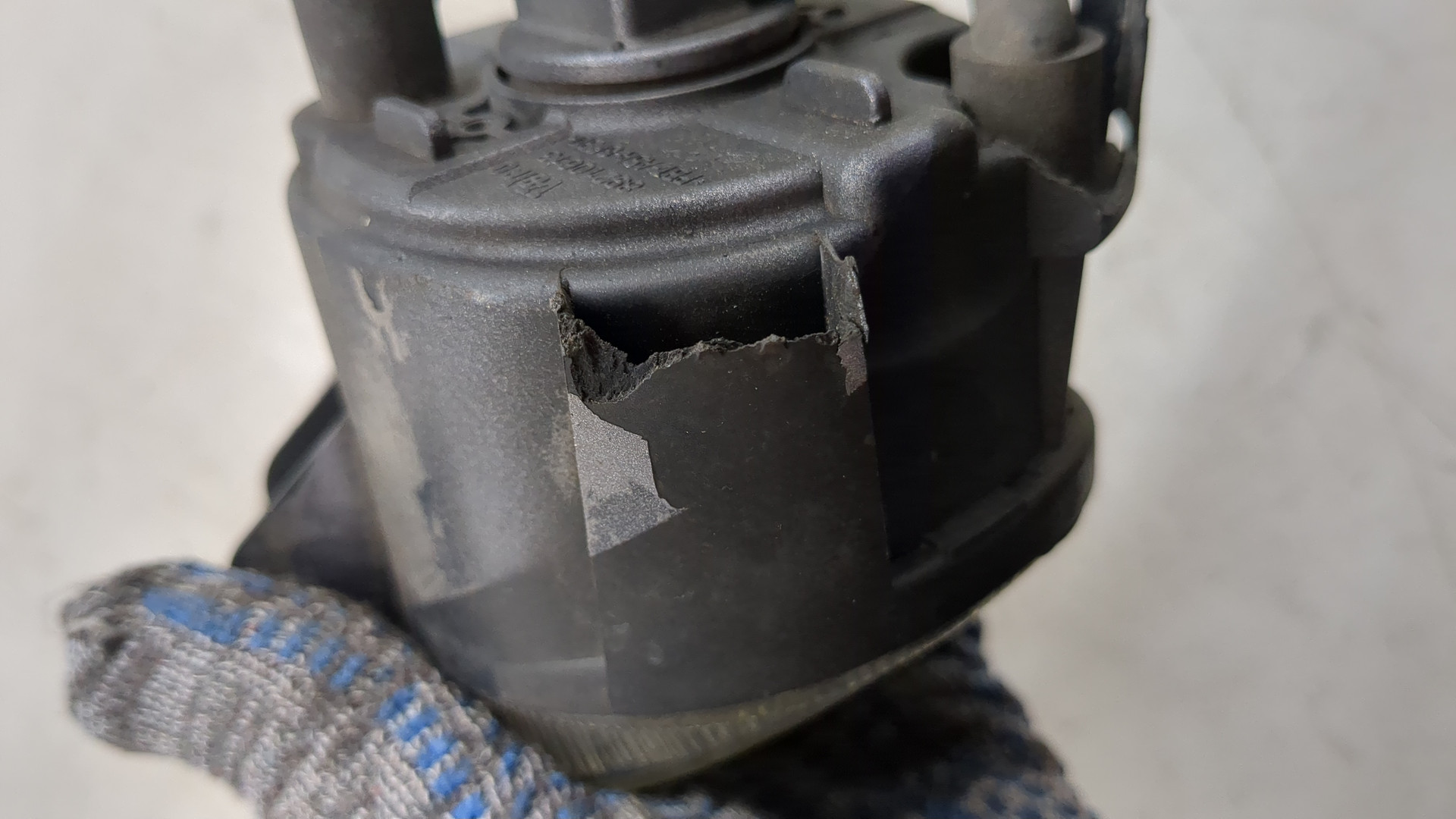 Фара противотуманная левая