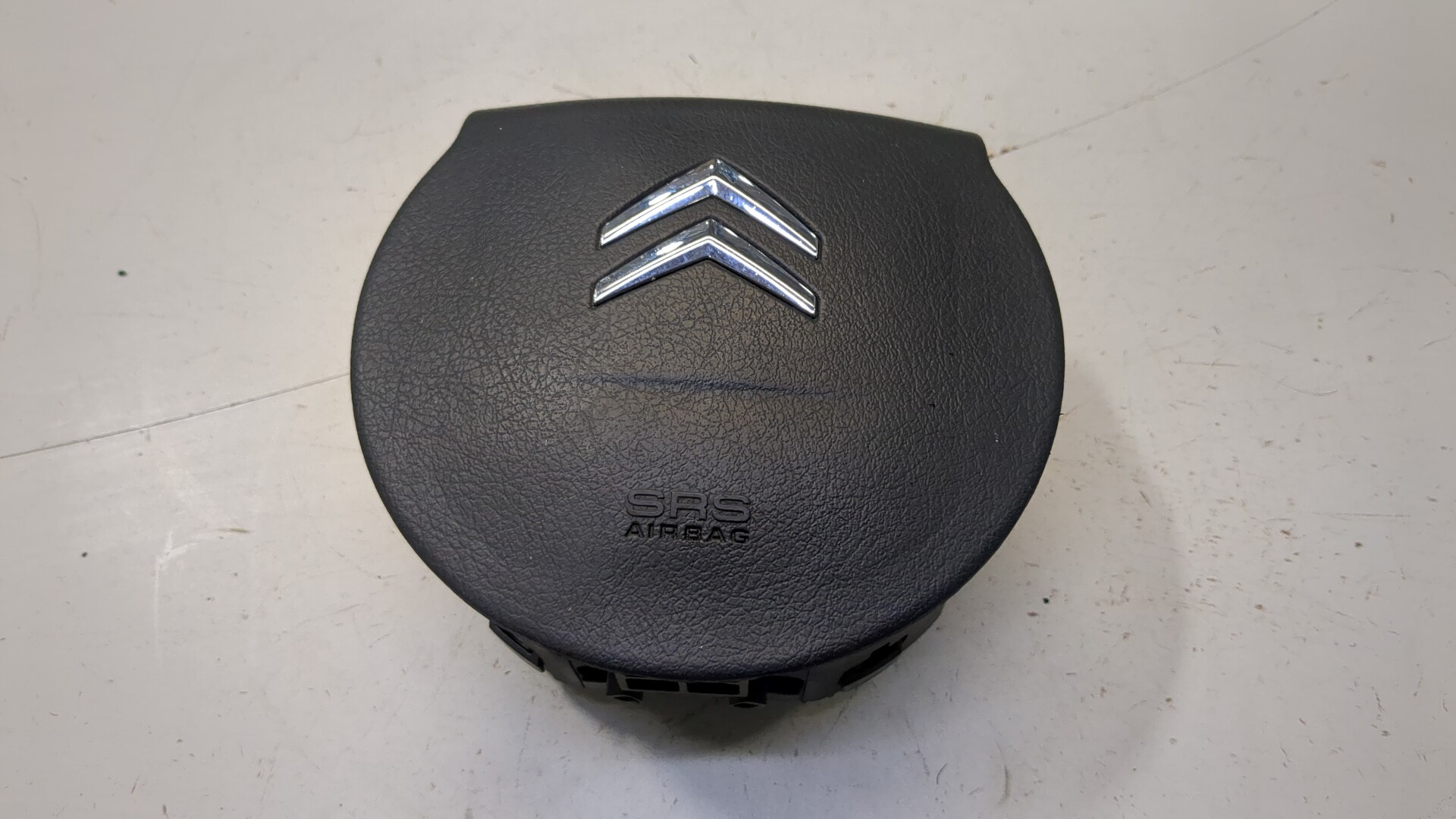 Подушка безопасности в рулевое колесо