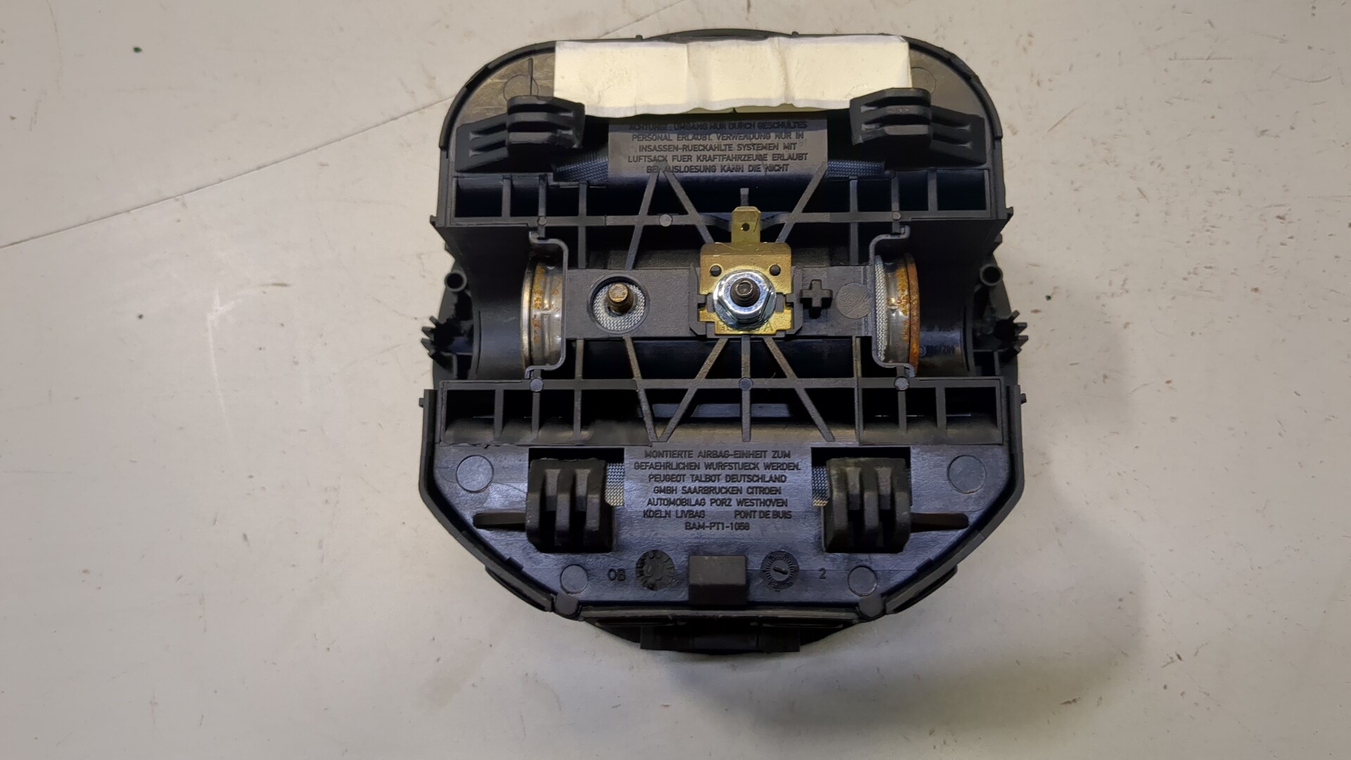 Подушка безопасности в рулевое колесо