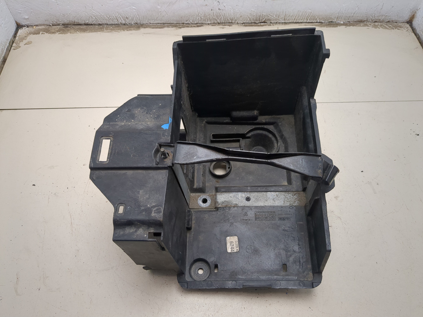 Площадка под аккумулятор (АКБ)