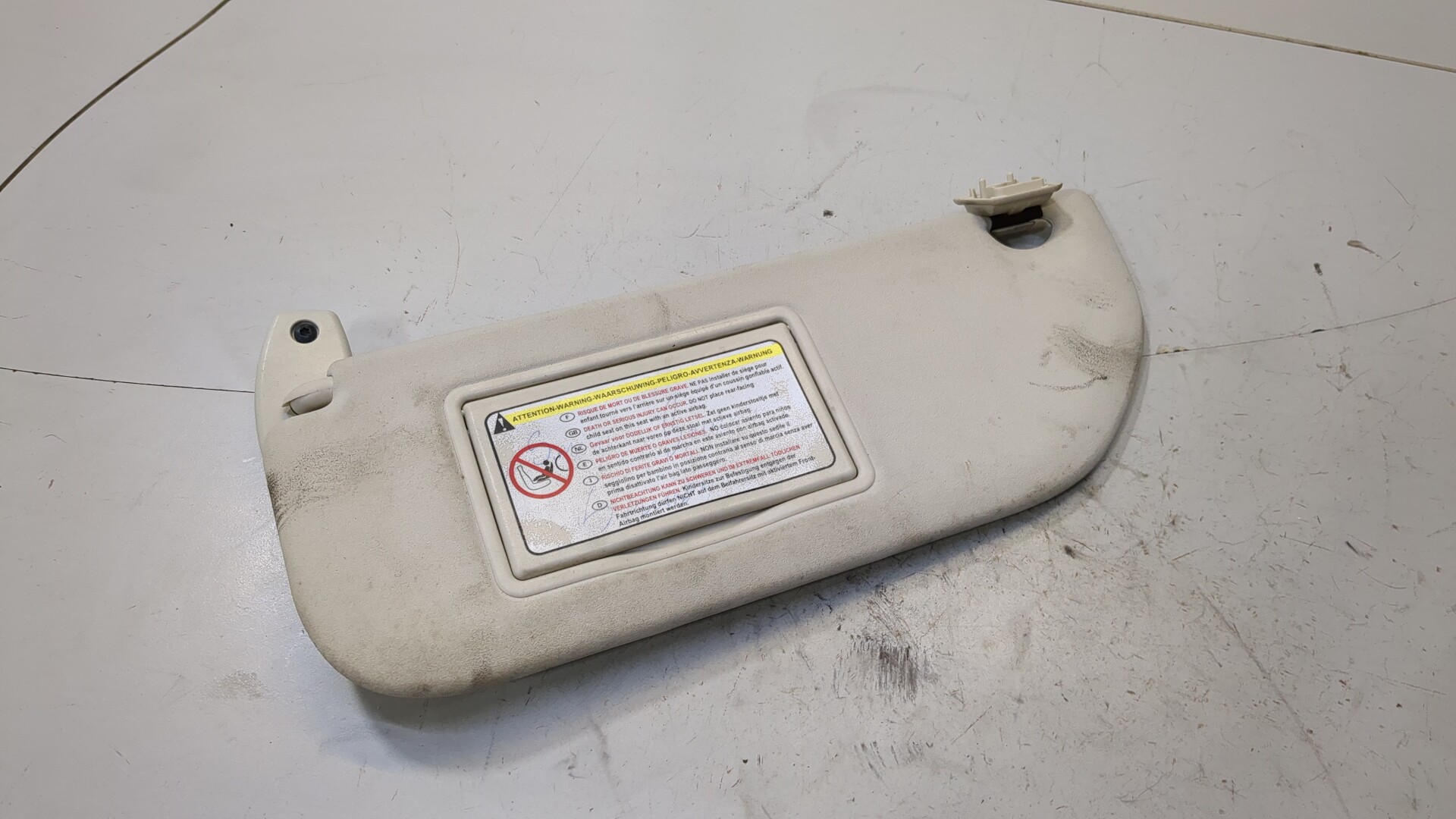 Козырек солнцезащитный