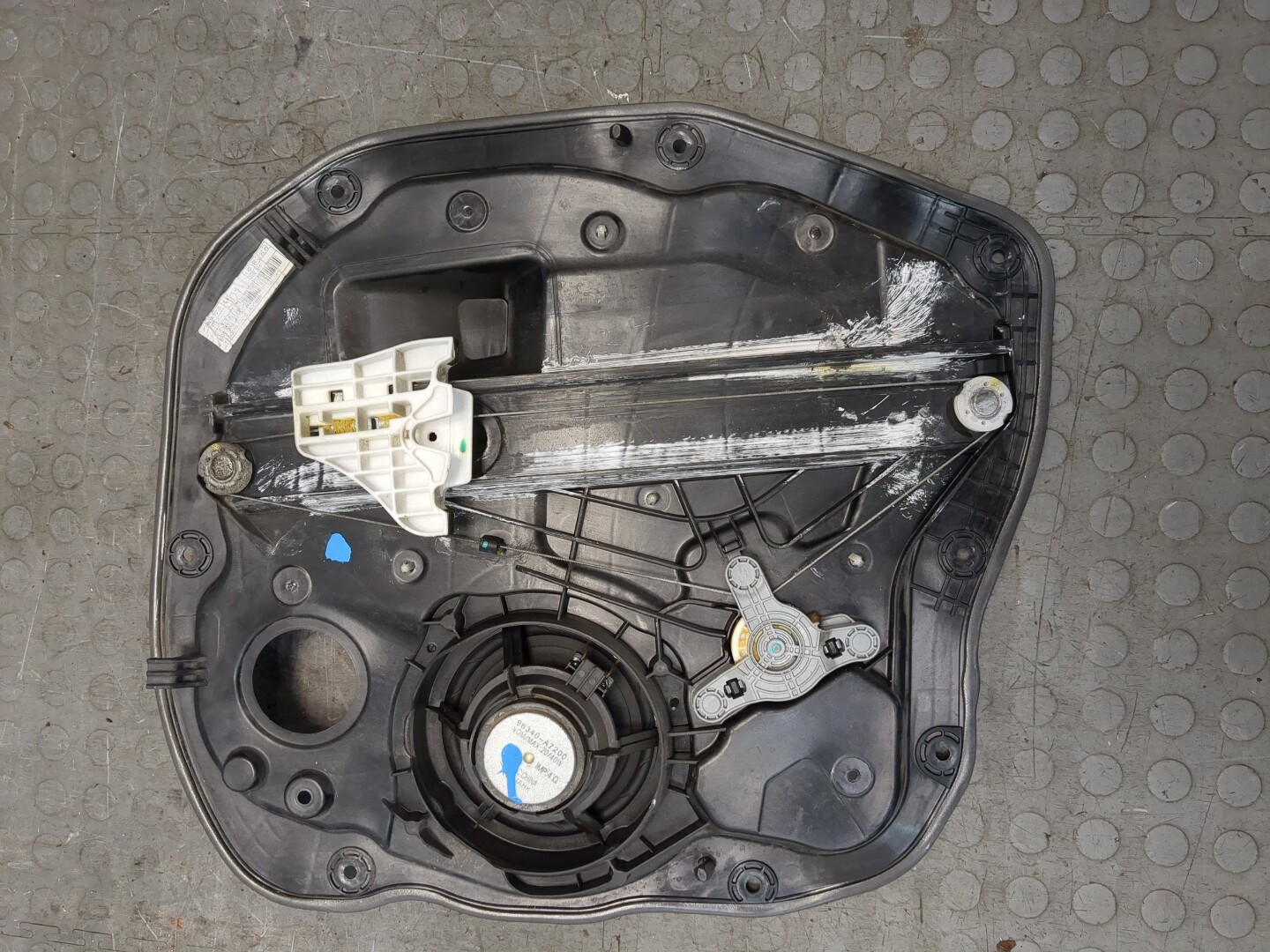 Стеклоподъемник электр. задний правый