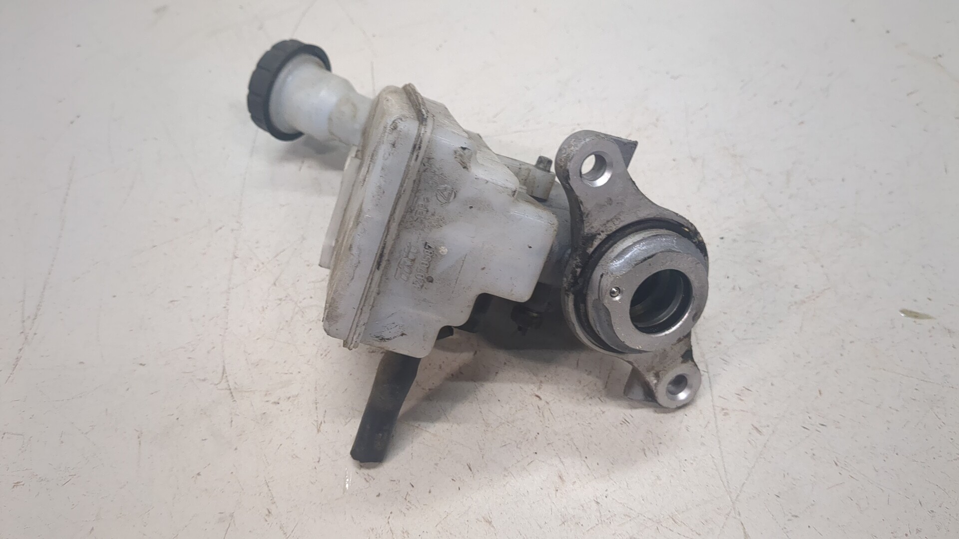 Цилиндр тормозной главный