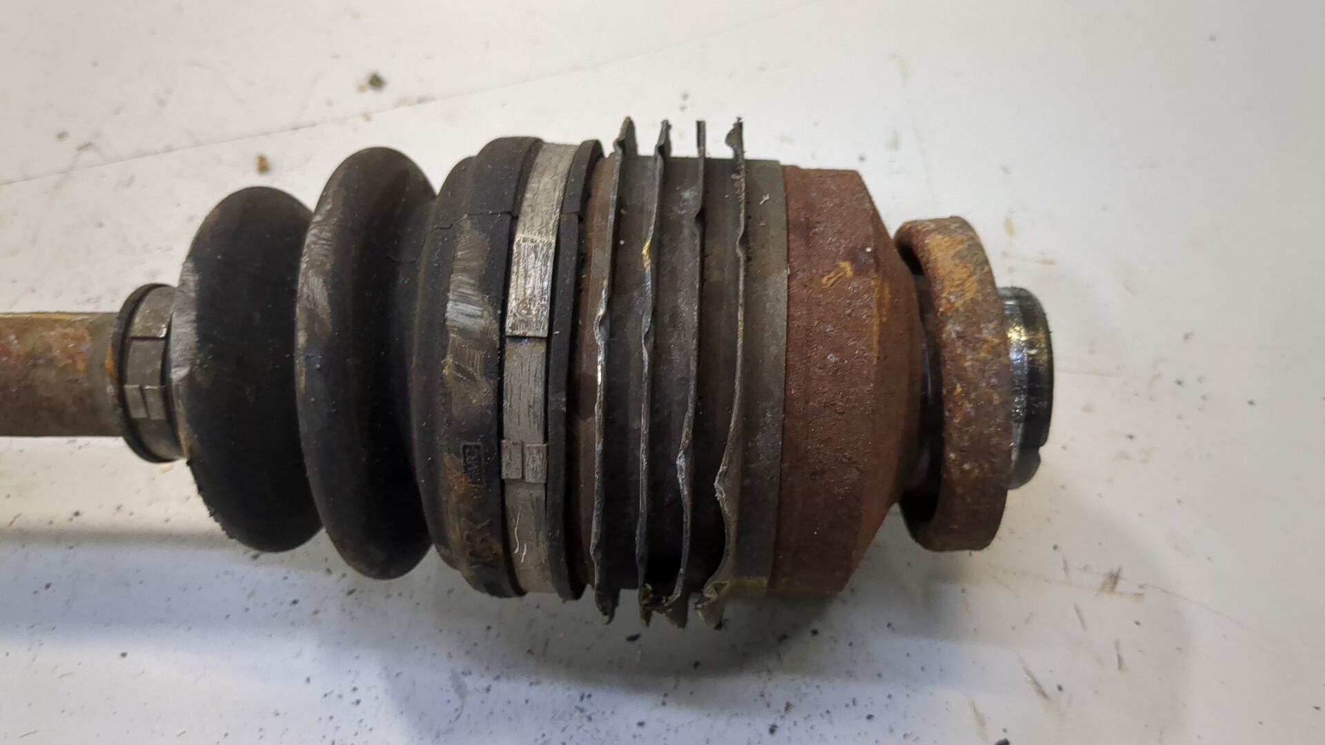 Полуось передняя правая