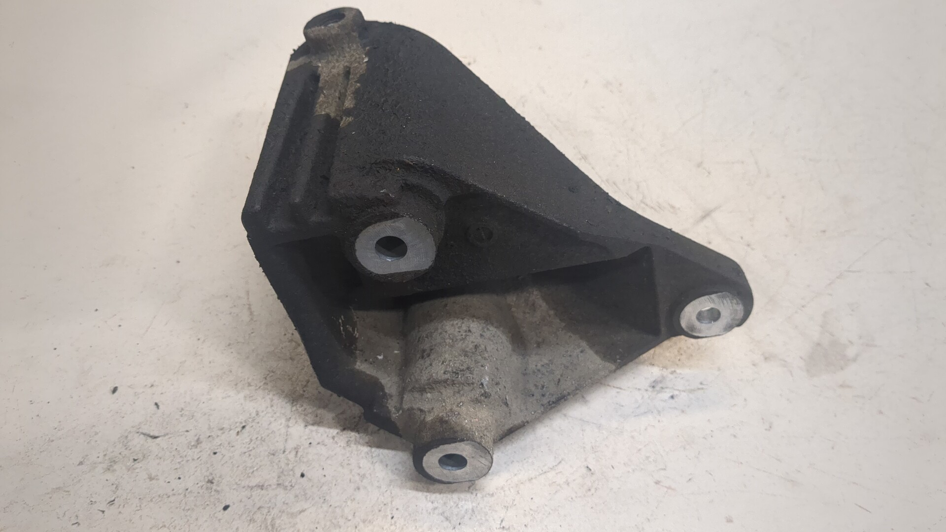 Кронштейн двигателя