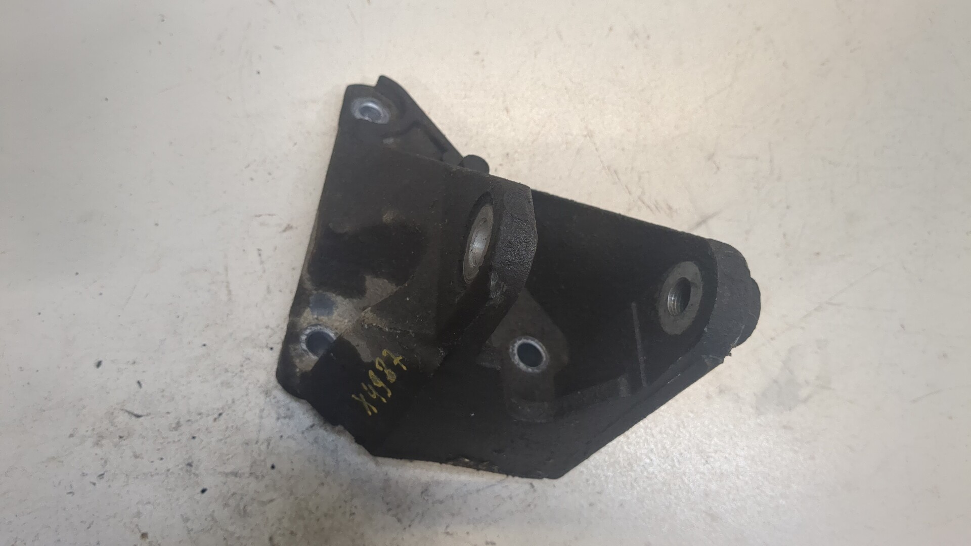 Кронштейн двигателя