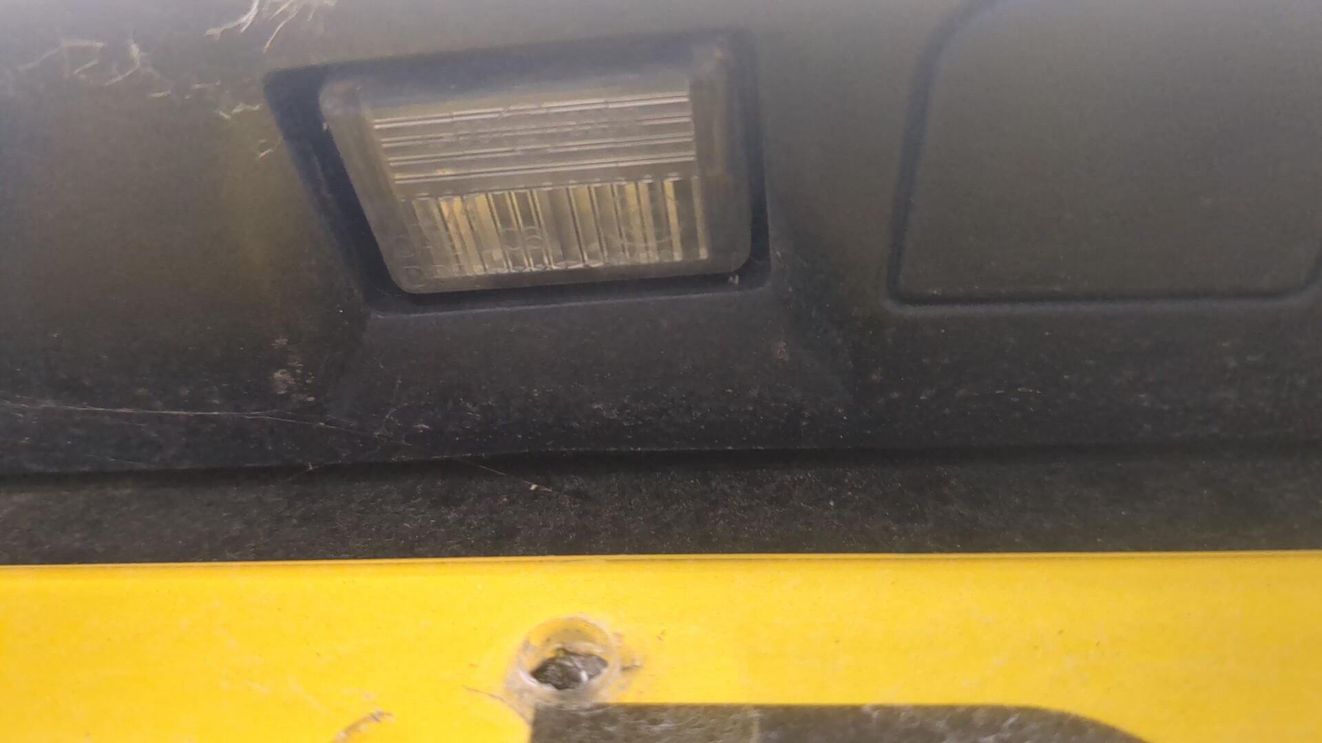 Дверь багажника