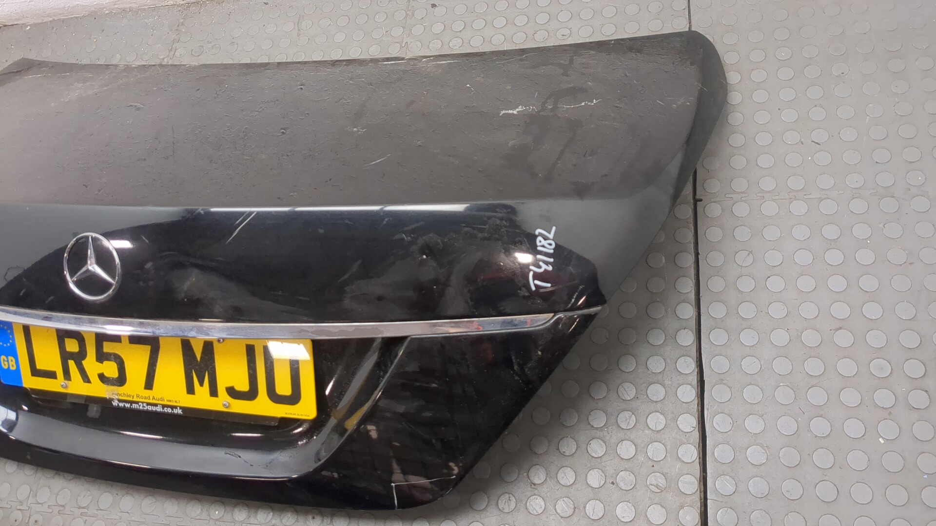 Дверь багажника