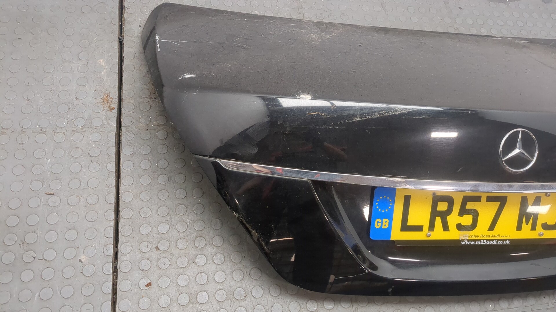 Дверь багажника