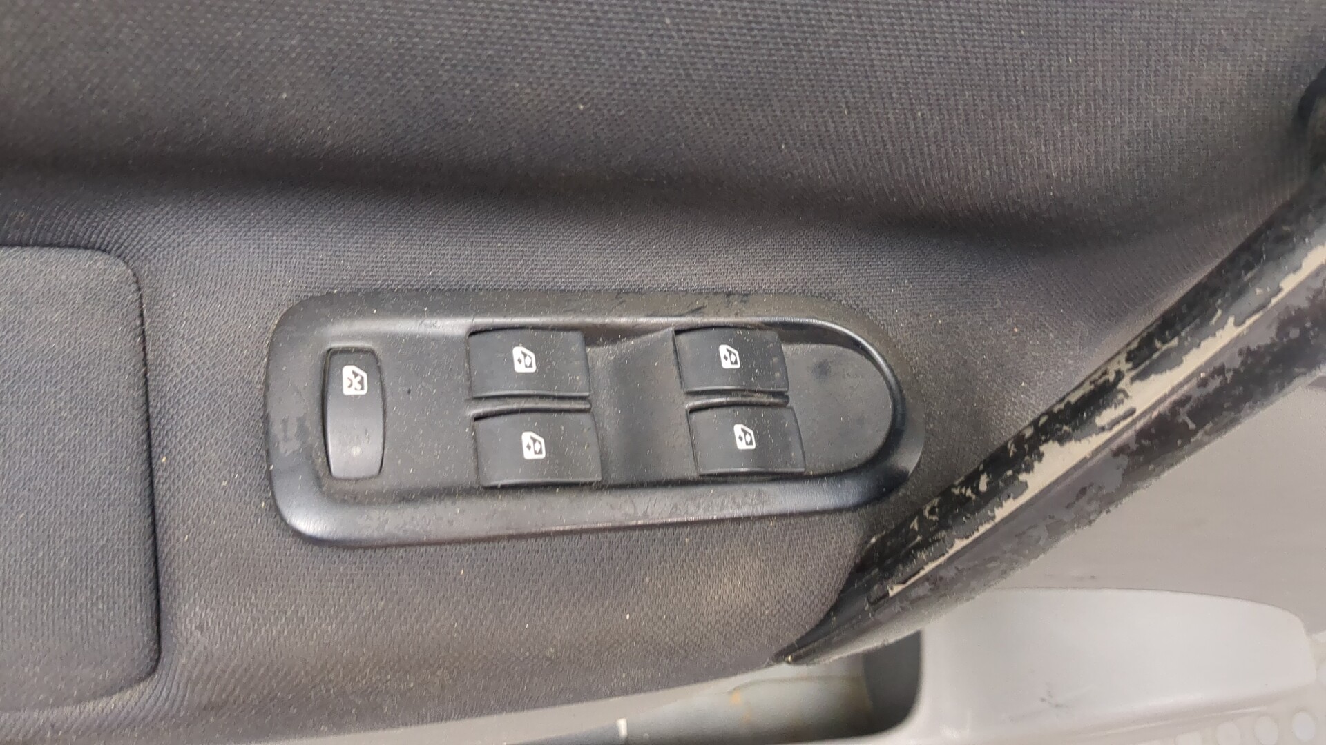 Дверь передняя левая