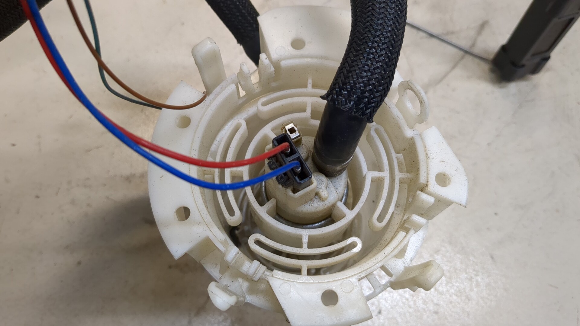 Насос топливный электрический