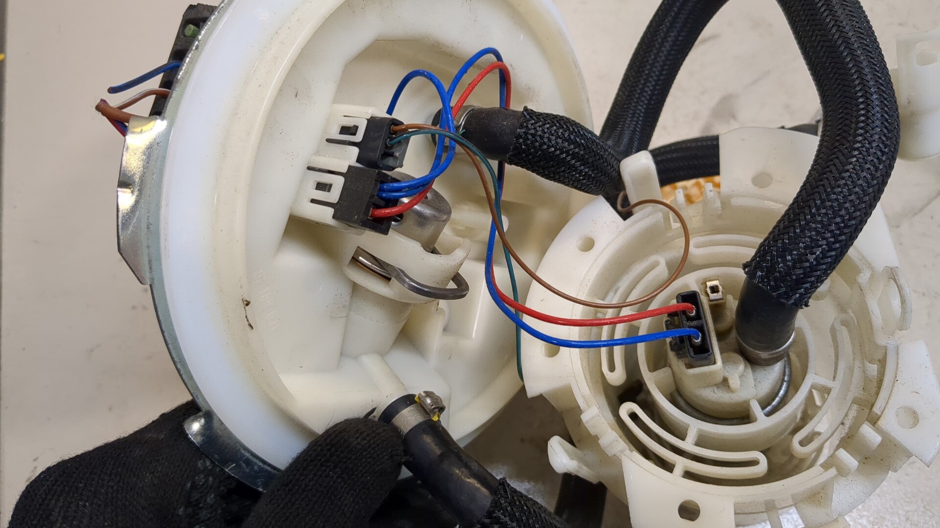 Насос топливный электрический