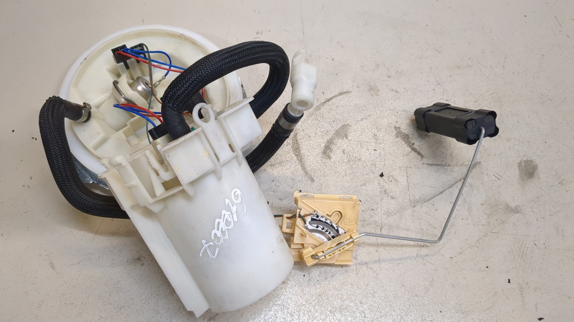 Насос топливный электрический