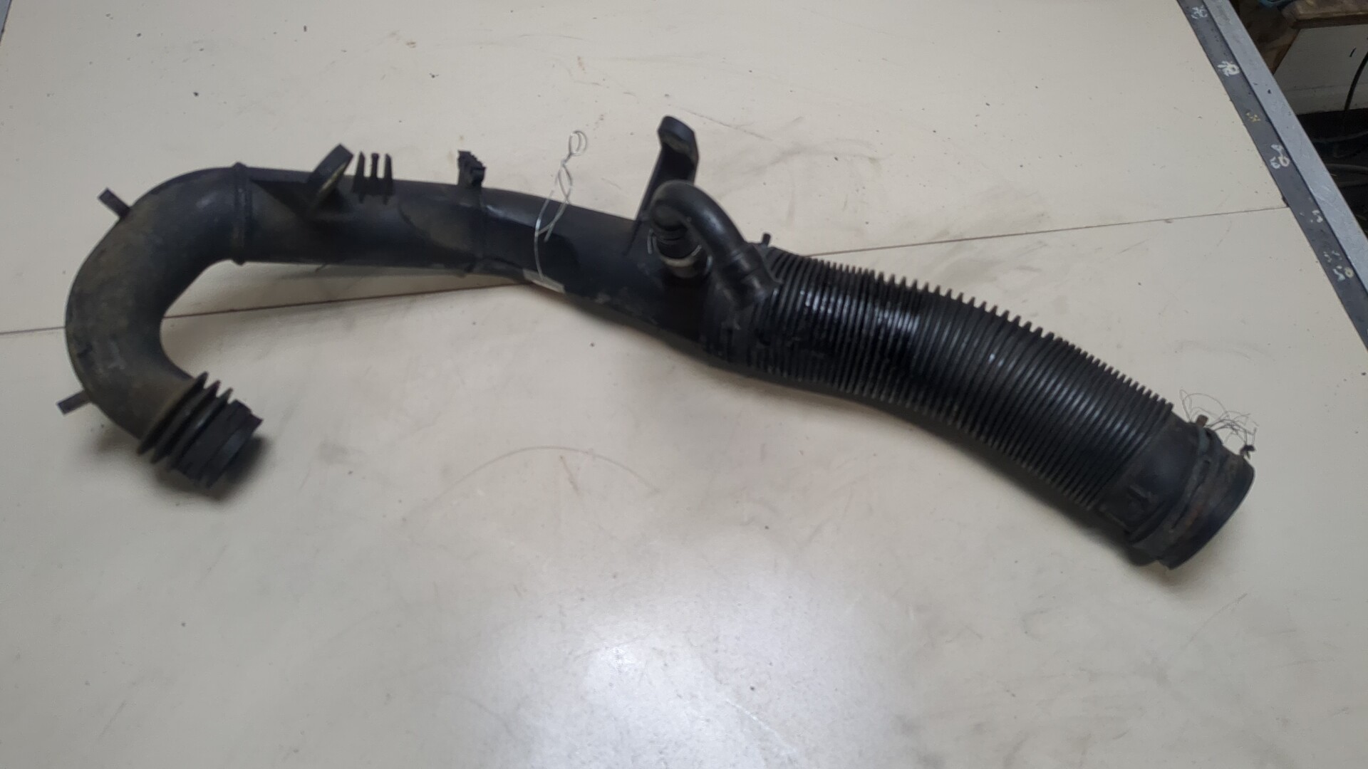 Патрубок воздушного фильтра