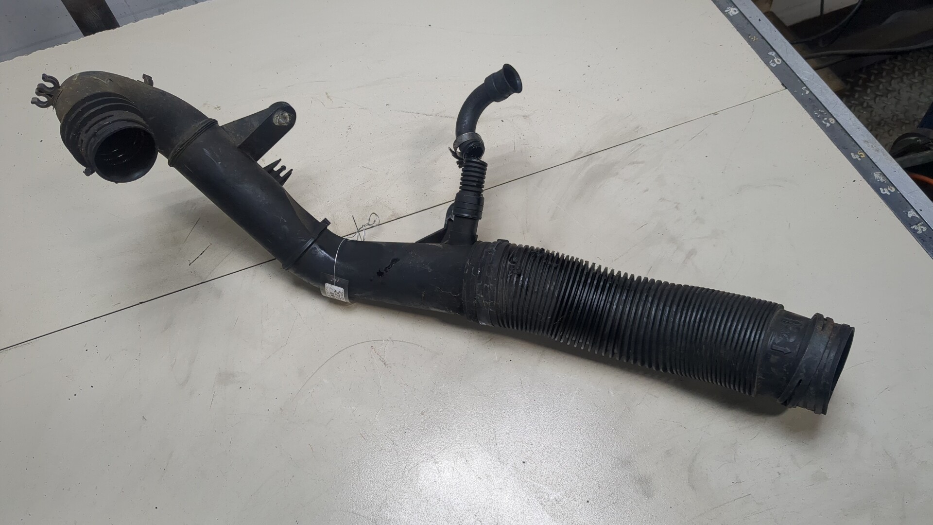 Патрубок воздушного фильтра