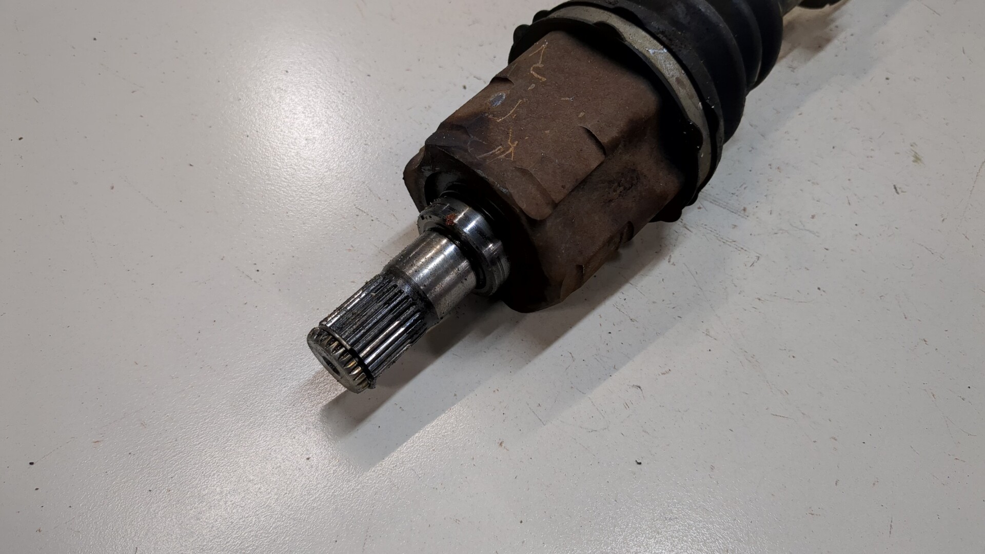 Полуось передняя левая