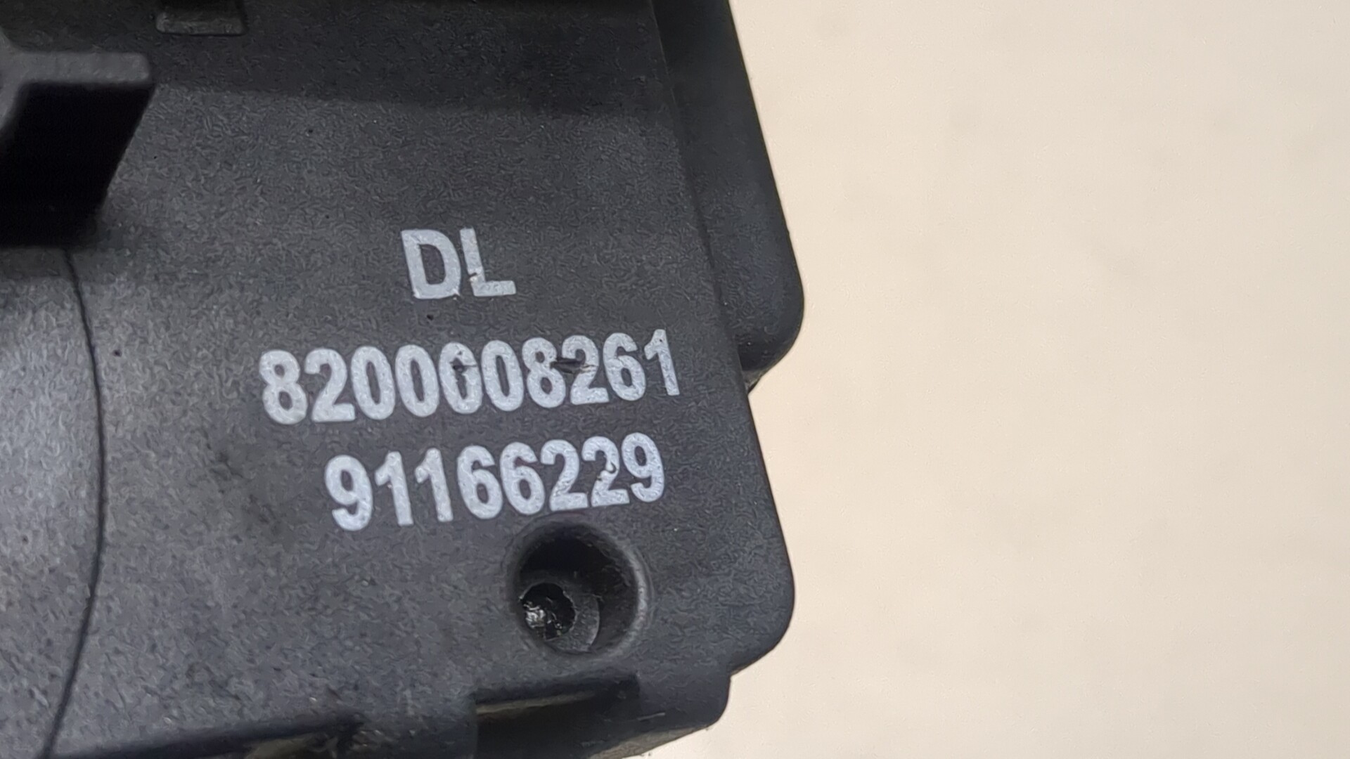 Замок двери передней правой