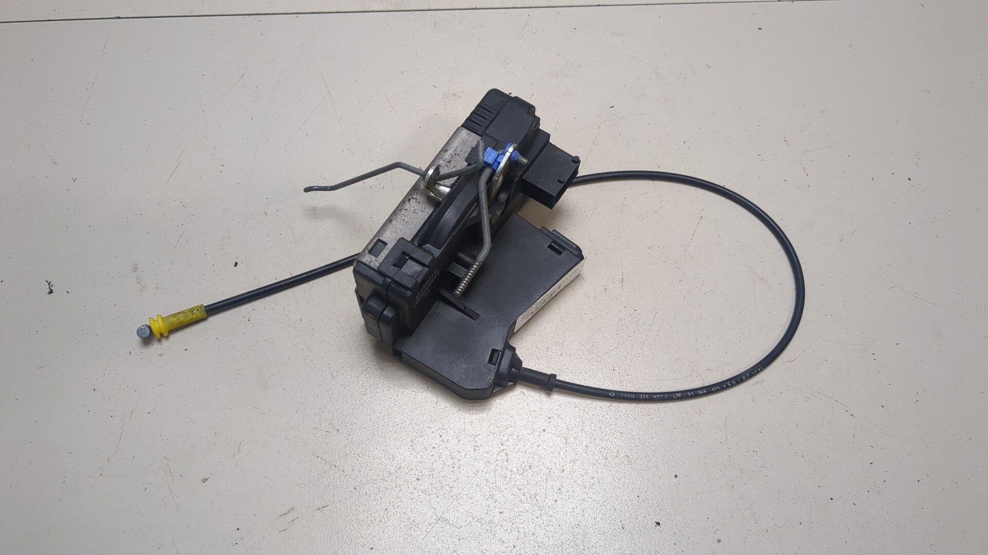 Замок двери передней правой