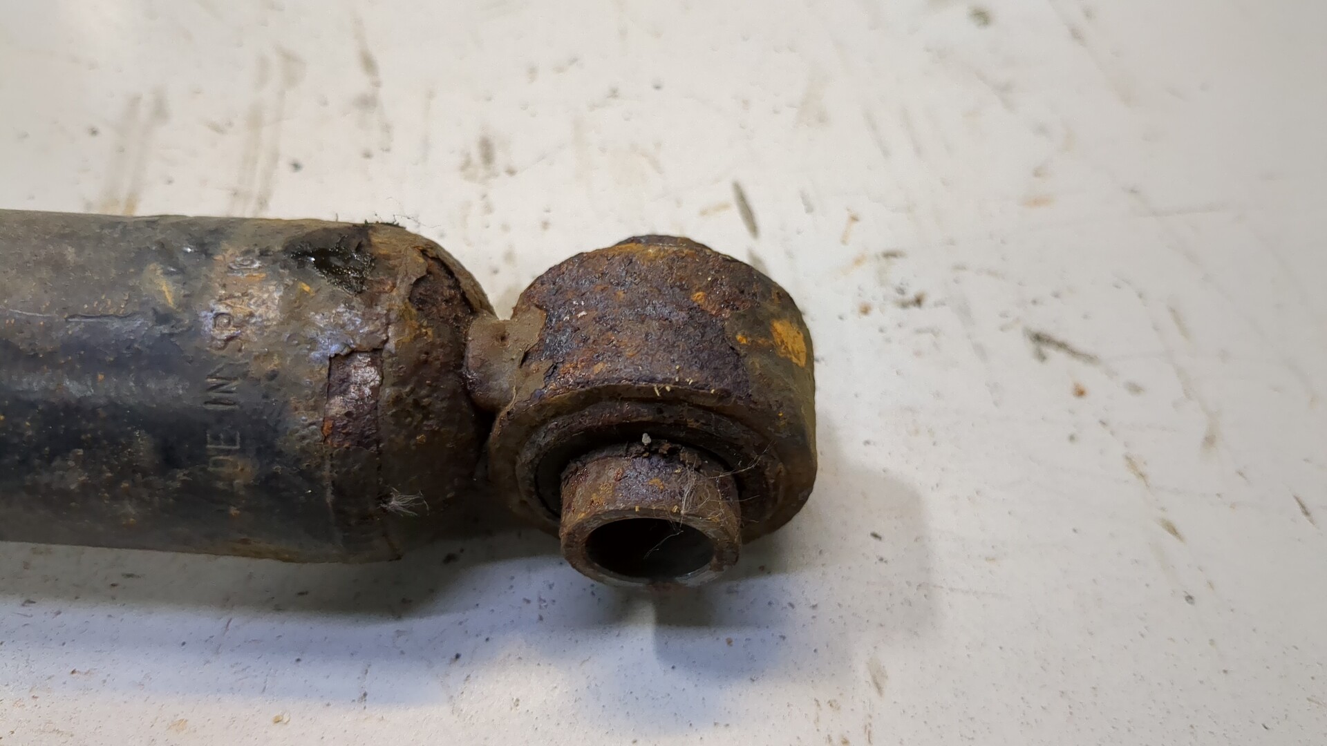 Амортизатор задний (стойка)