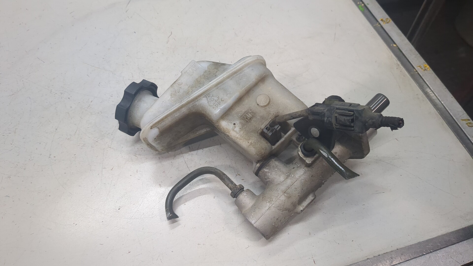 Цилиндр тормозной главный