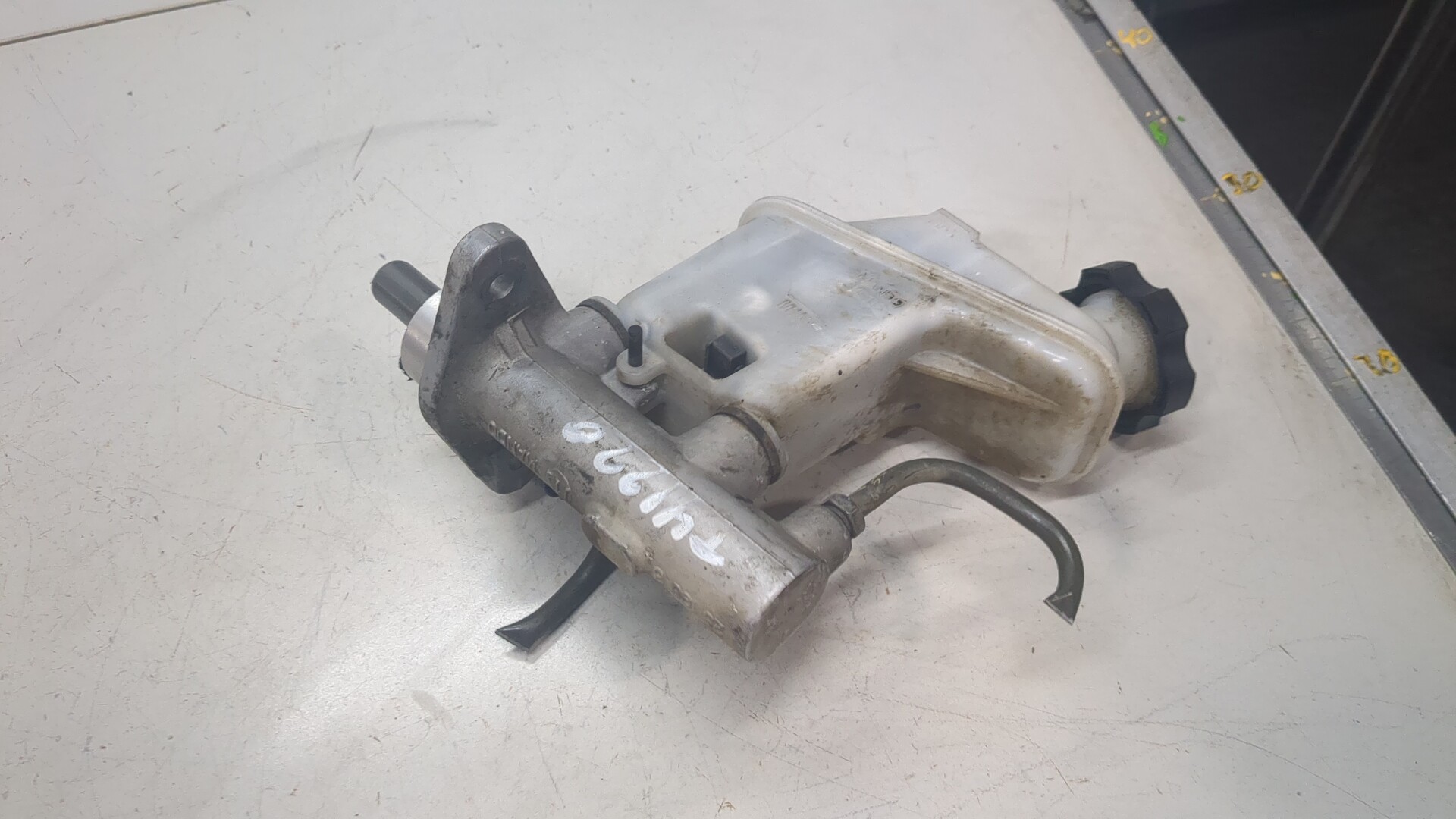 Цилиндр тормозной главный