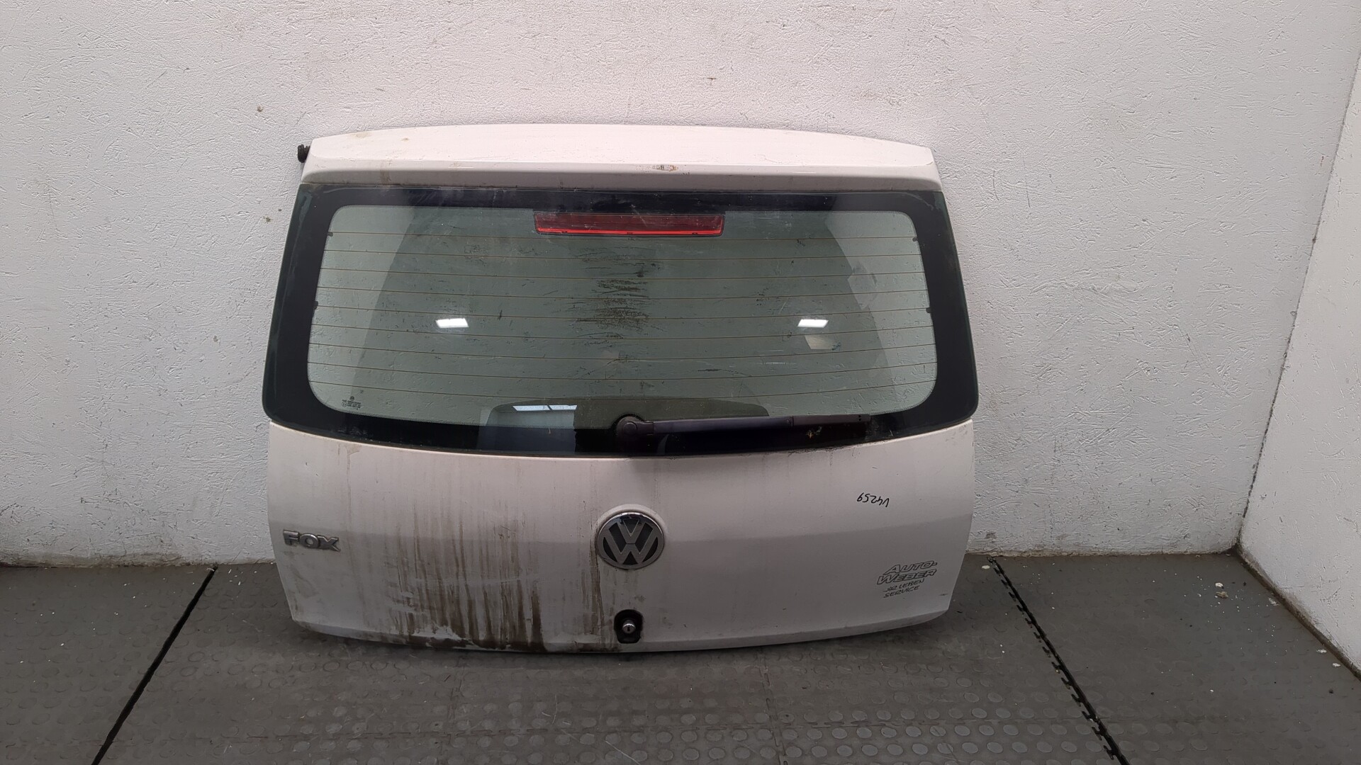 Дверь багажника