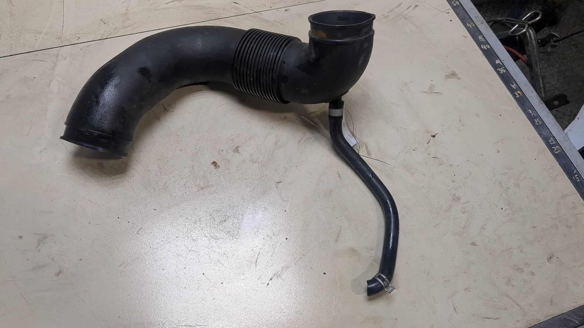 Патрубок воздушного фильтра