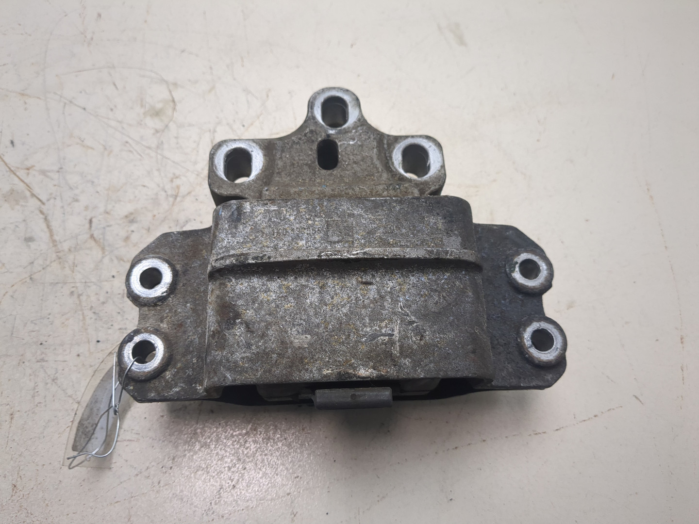 Опора КПП левая