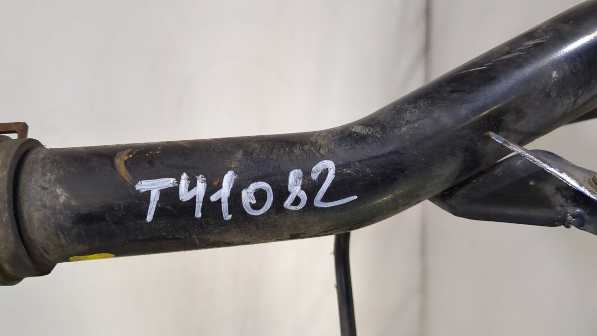 Горловина топливного бака