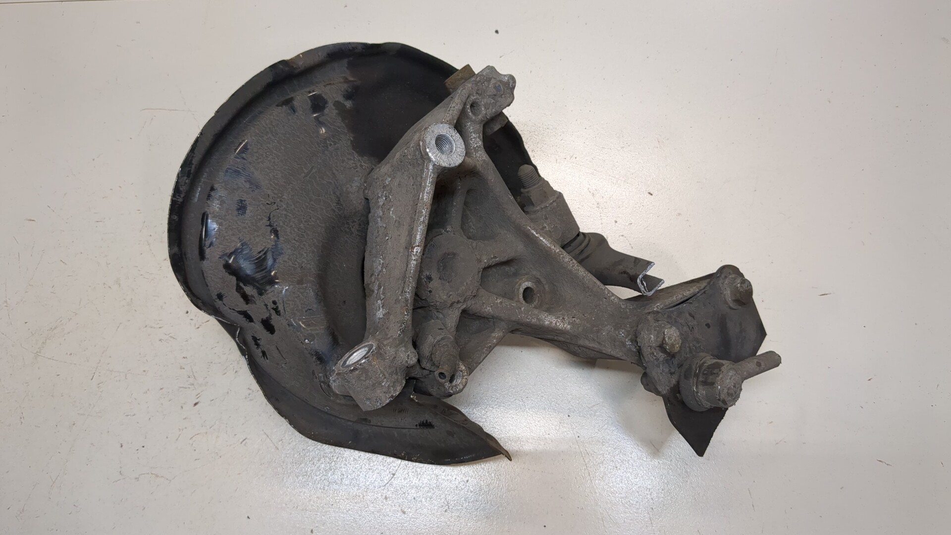 Кулак поворотный задний правый