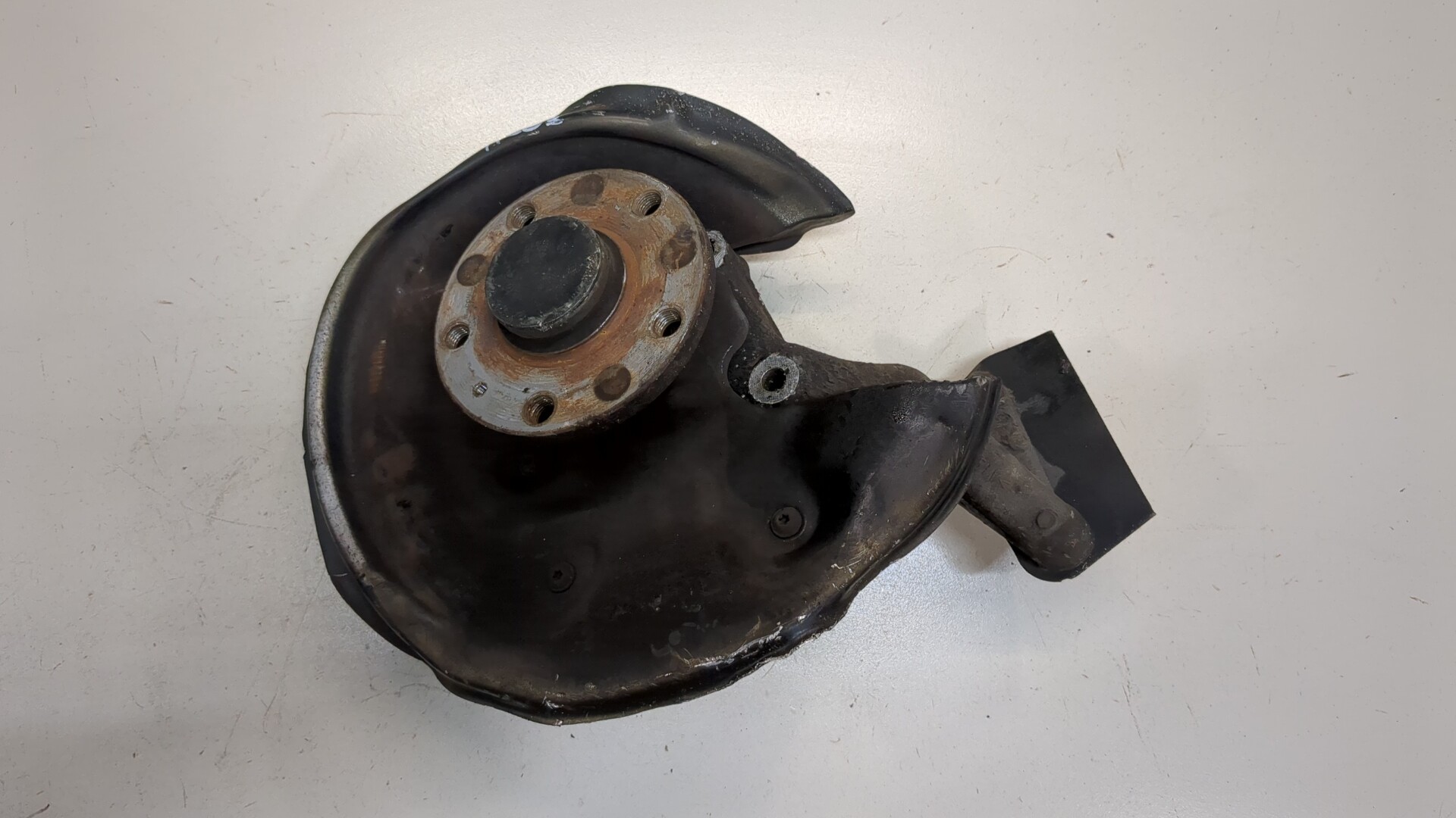 Кулак поворотный задний правый