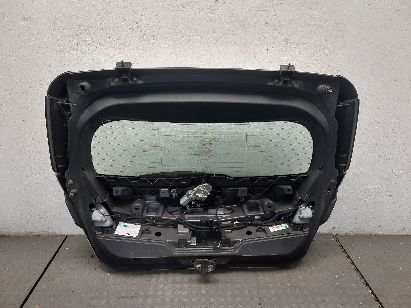 Дверь багажника