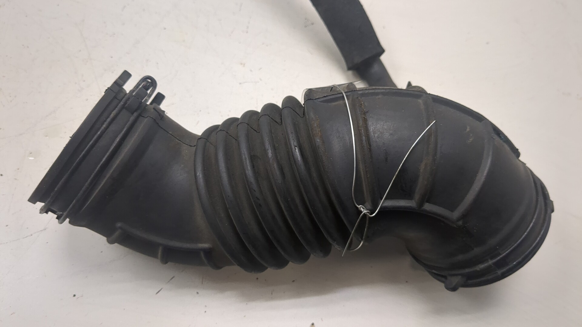 Патрубок воздушного фильтра