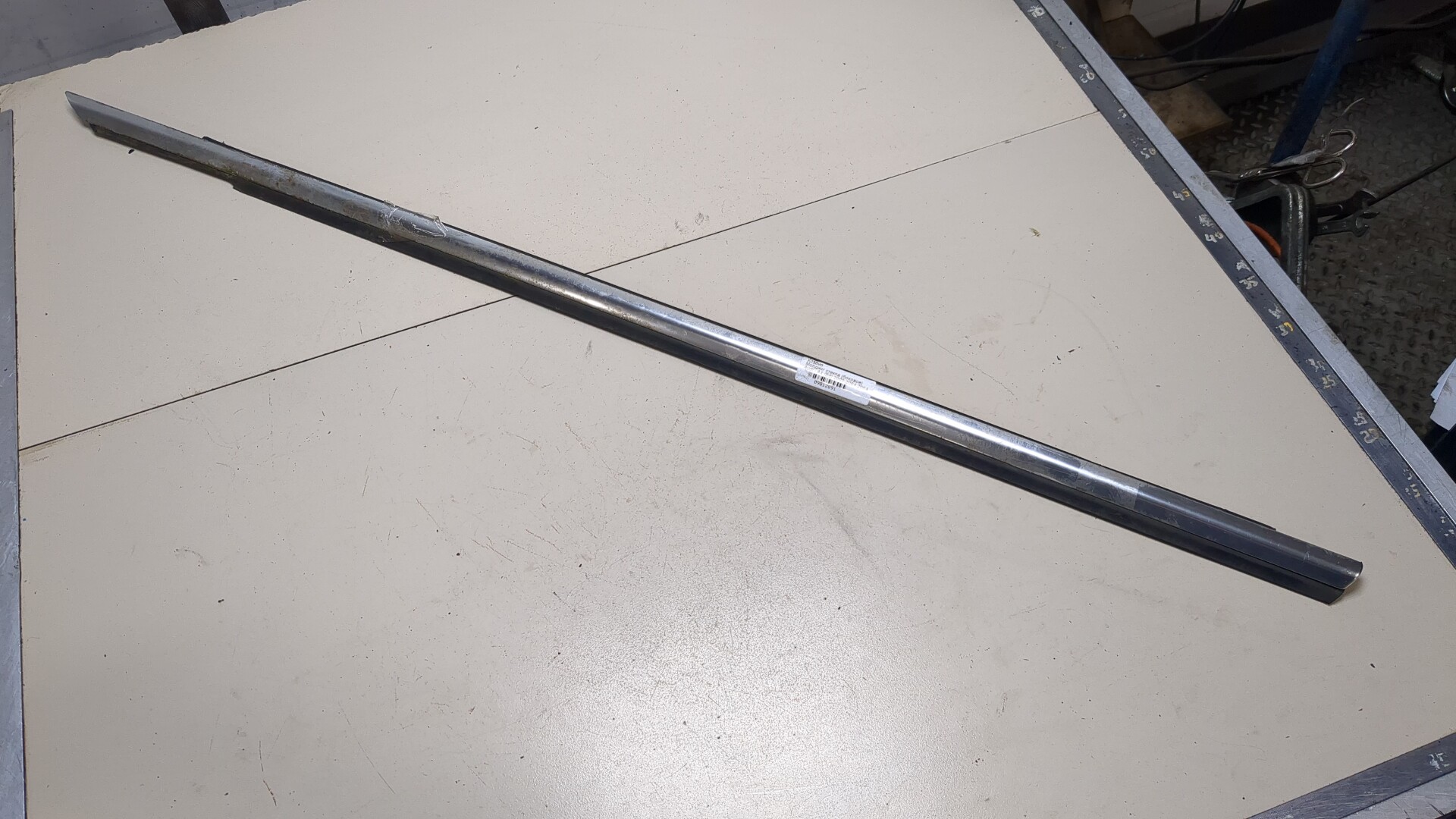 Накладка стекла переднего правого